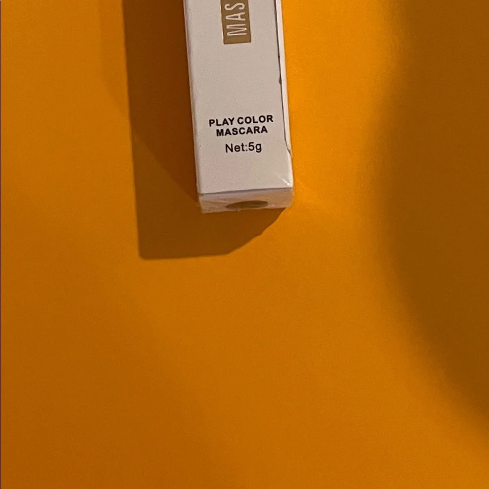 Lapeialo Mascara in White Box color purple